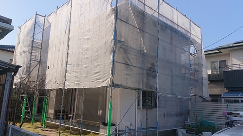 宮崎県宮崎市で外壁塗装　足場仮設と高圧洗1